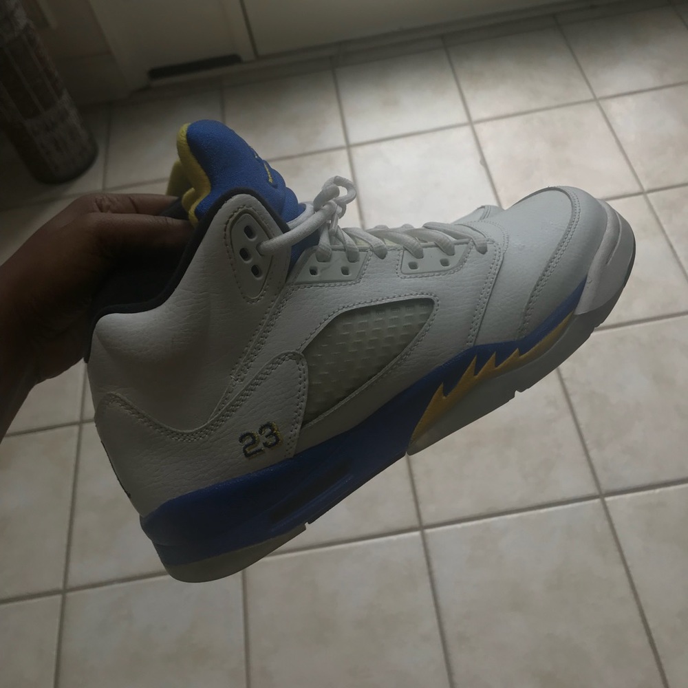 Air Jordan laney 5 size 7y